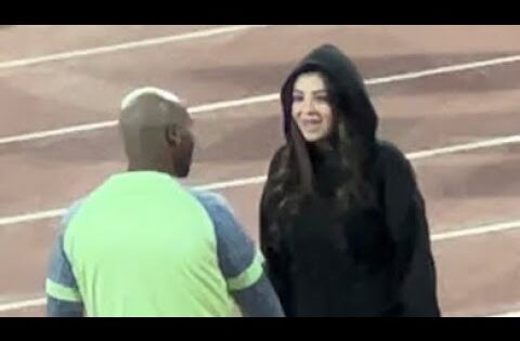 صورة مع مذيعة في الاستاد .. واستعراض مهارة شاهد لحظة نزول شيكابالا مباراة بيراميدز
